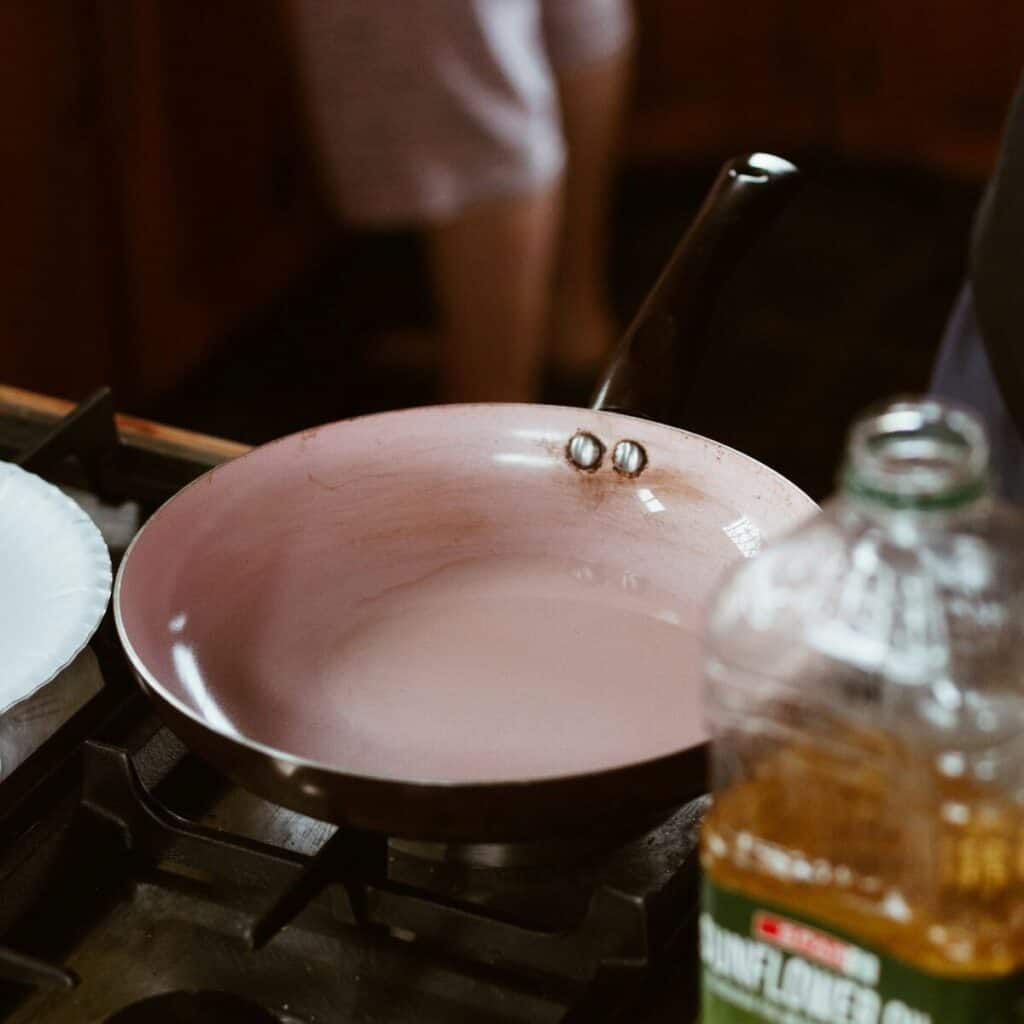 不粘涂层损坏细节特写